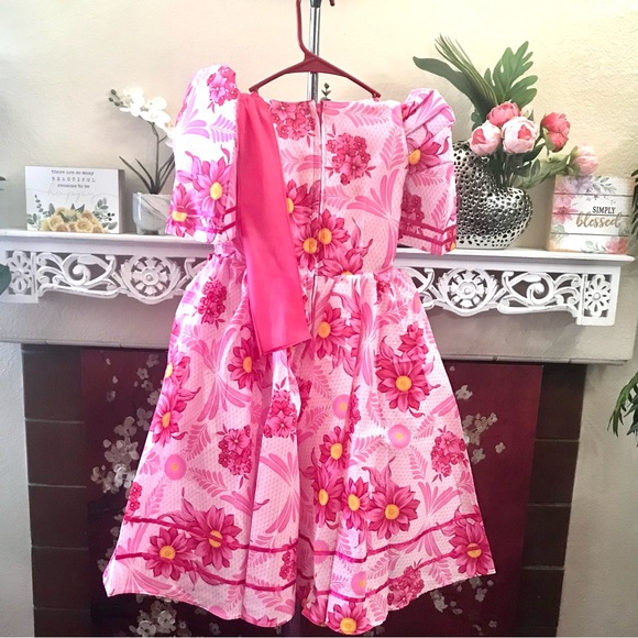 Girls white & pink fuschia  Floral print Patadyong Terno - Dress set - Picture 3 of 8